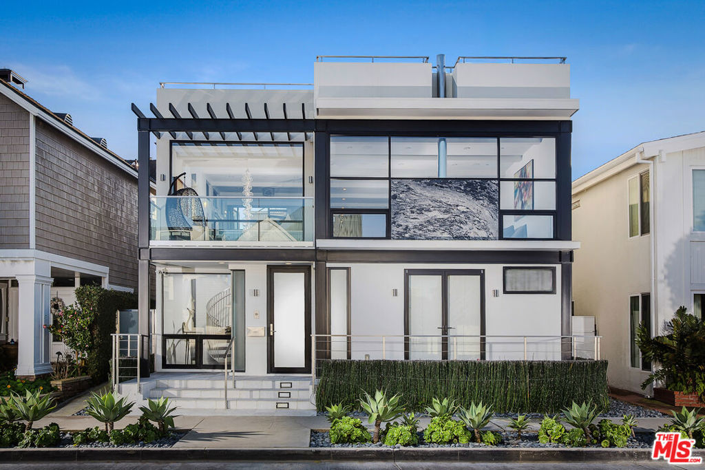 2105 E Balboa Boulevard, Newport Beach CA 92661 - photo 2