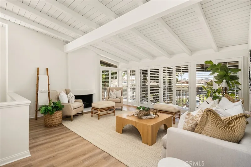 2108 Vista Entrada, Newport Beach, CA 92660