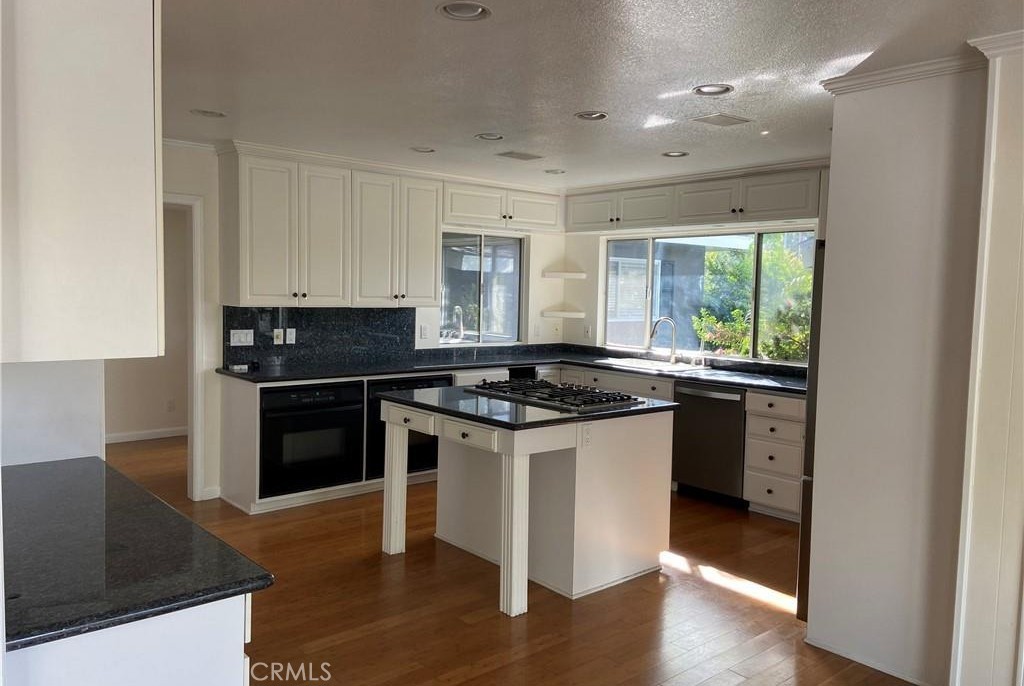 2112 Dover Drive, Newport Beach CA 92660 - photo 41