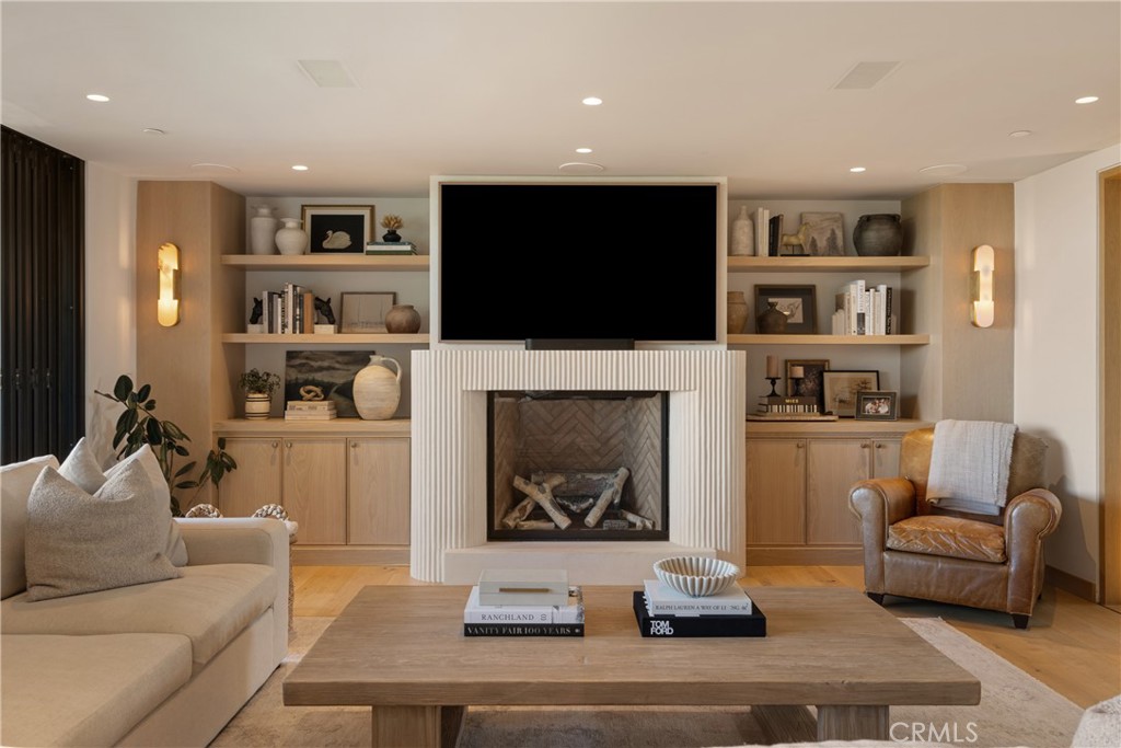 2118 Leeward, Newport Beach CA 92660 - photo 8