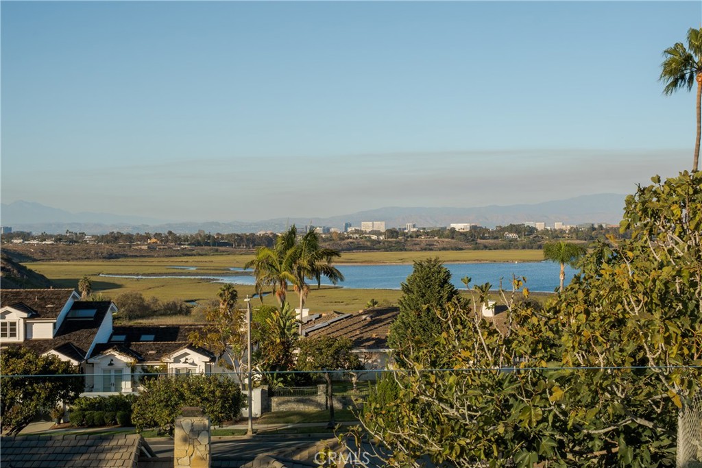 2118 Leeward, Newport Beach CA 92660 - photo 35