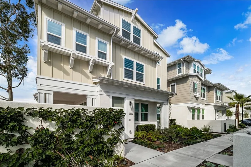 2127 Cresta, Newport Beach, CA 92660
