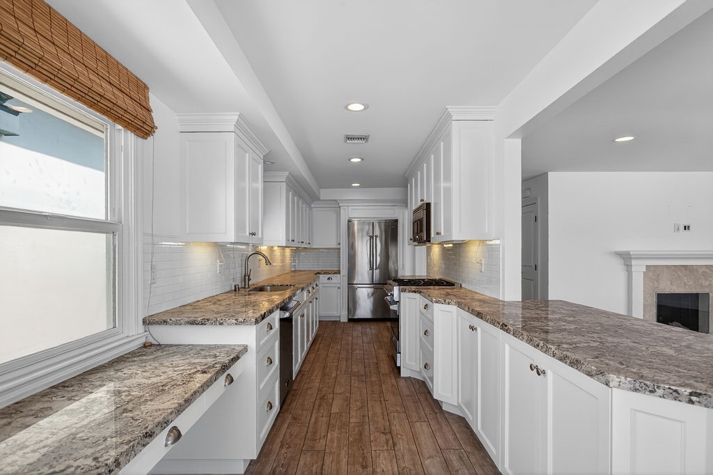 2137 Channel, Newport Beach CA 92661 - photo 11