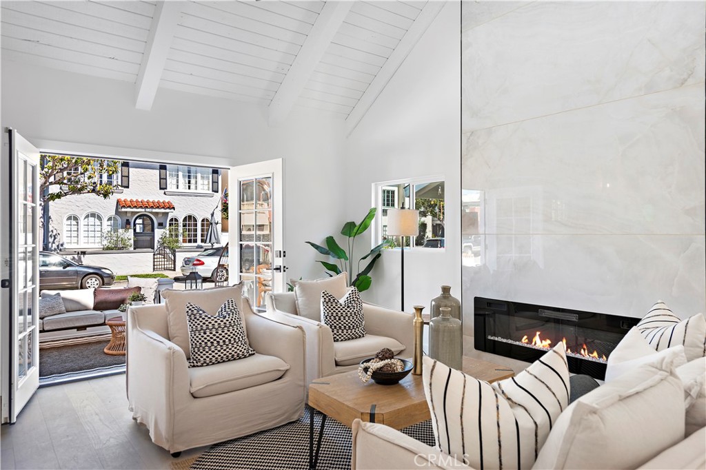 2137 Miramar, Newport Beach CA 92661 - photo 32