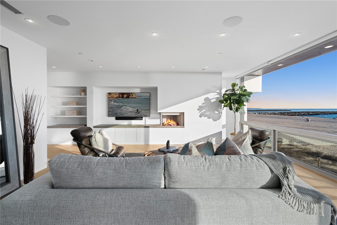 2144 E Oceanfront, Newport Beach CA 92661 - photo 16