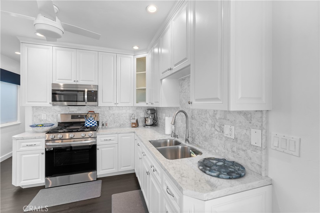 215 E Edgewater, Newport Beach CA 92661 - photo 20