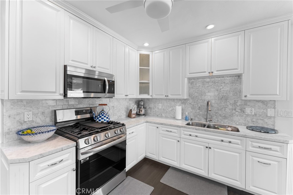 215 E Edgewater, Newport Beach CA 92661 - photo 21