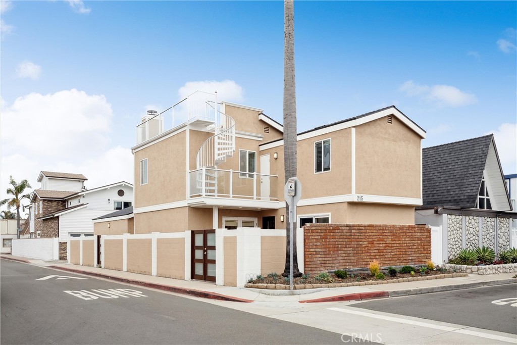 215 Walnut Street, Newport Beach CA 92663 - photo 1