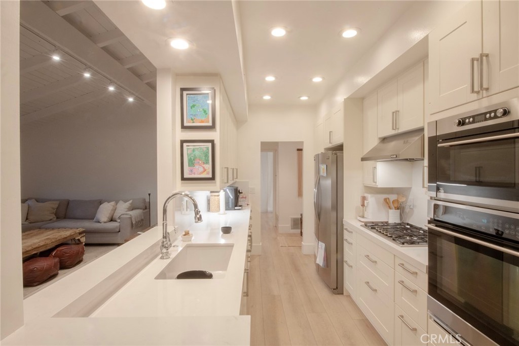 2170 Vista Entrada, Newport Beach CA 92660 - photo 2