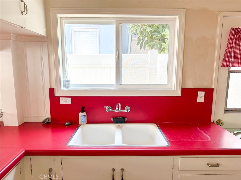 218 Agate Avenue Front, Newport Beach CA 92662 - photo 9