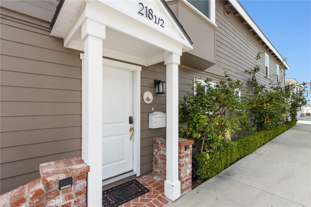 218 E Balboa 1/2, Newport Beach CA 92661 - photo 2