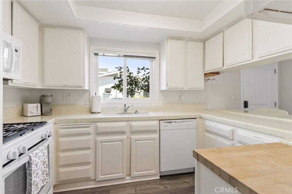 218 E Balboa 1/2, Newport Beach CA 92661 - photo 7