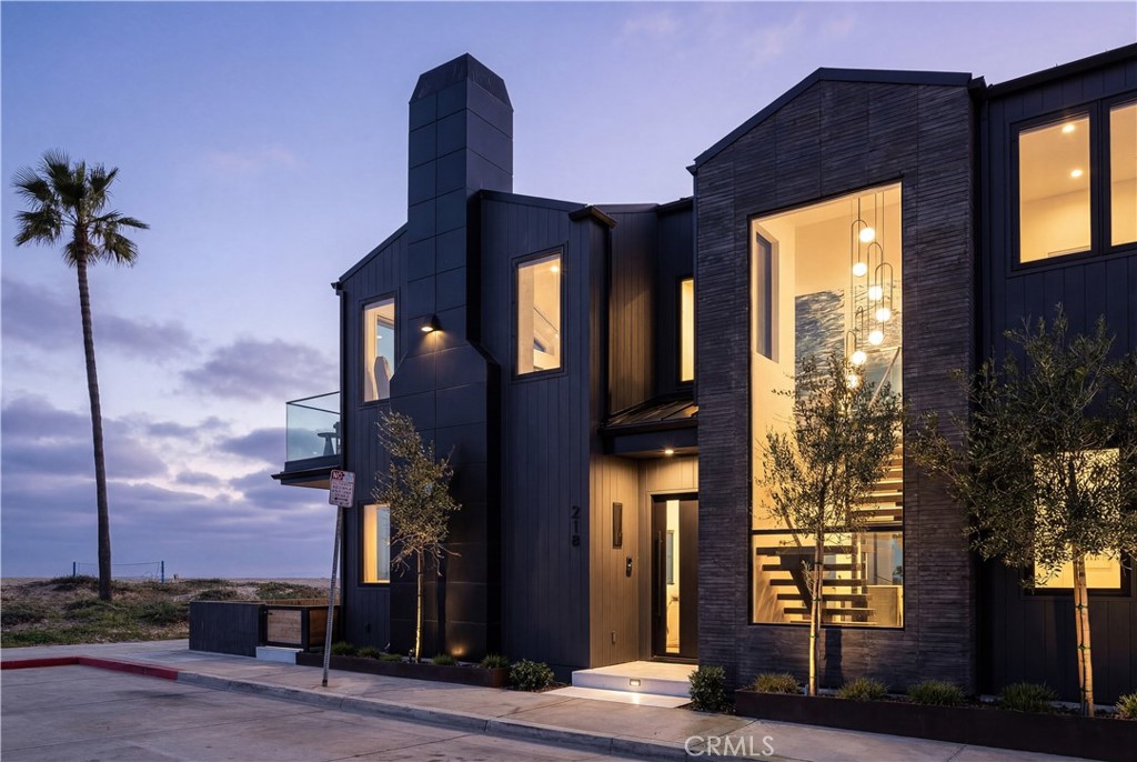 218 E Oceanfront Newport Beach California "Architectural Digest" newly rebuilt oceanfront home on the beach front boardw - 218 E Oceanfront, Newport Beach CA 92661 - photo 1