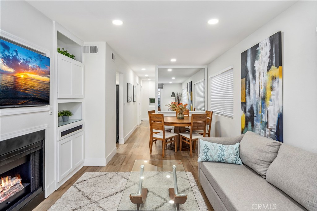 Lower Unit - 219 32nd Street, Newport Beach CA 92663 - photo 5