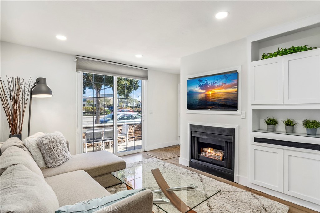 Lower Unit - 219 32nd Street, Newport Beach CA 92663 - photo 7