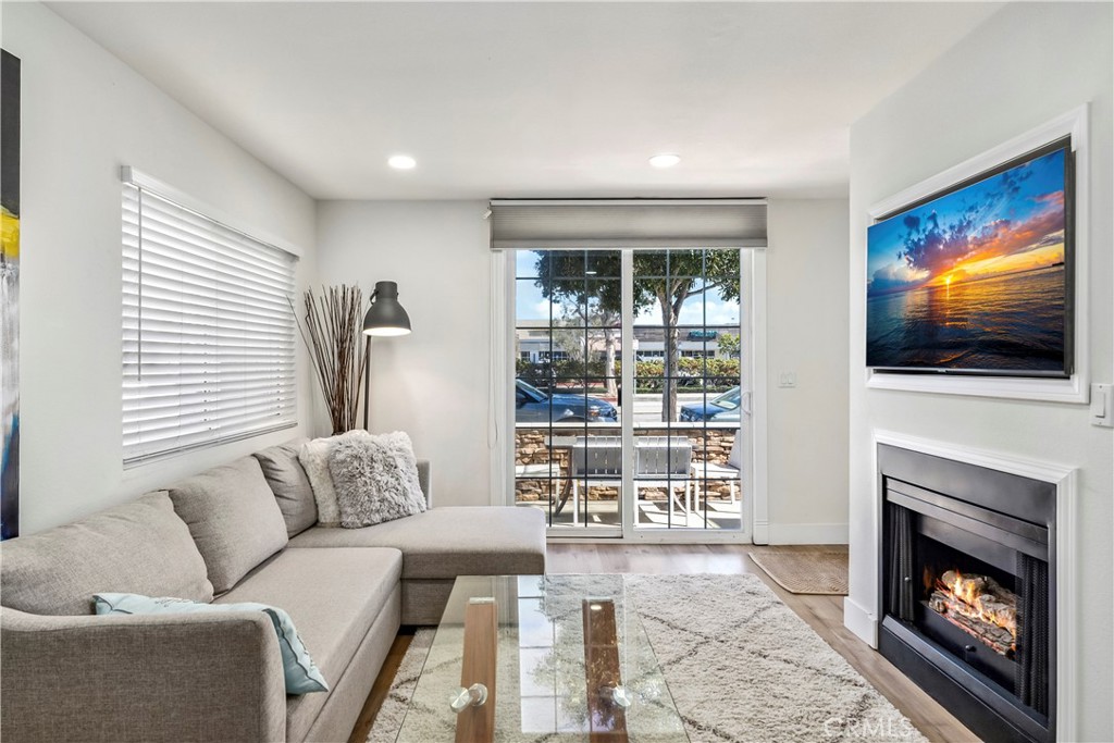 Lower Unit - 219 32nd Street, Newport Beach CA 92663 - photo 8