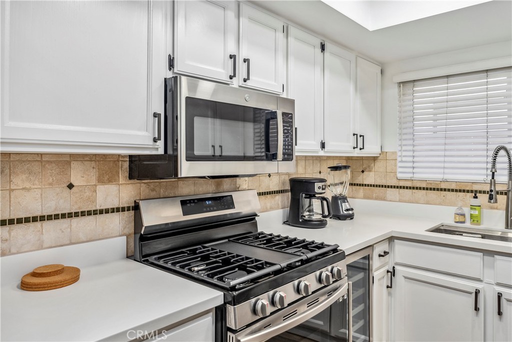 Lower Unit - 219 32nd Street, Newport Beach CA 92663 - photo 11