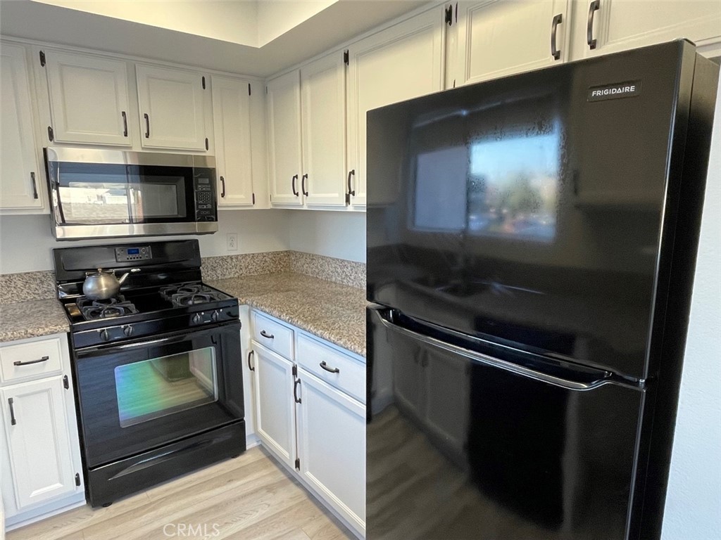 Upper Unit - 219 32nd Street, Newport Beach CA 92663 - photo 24