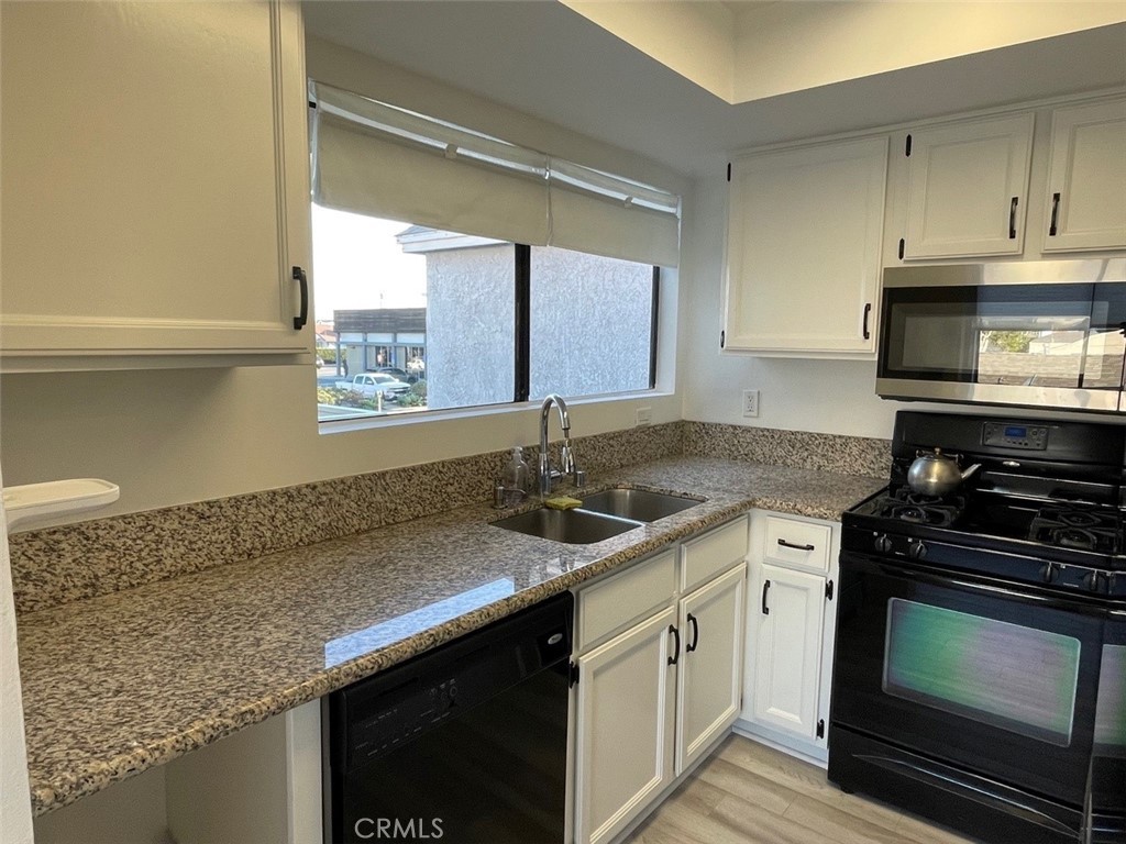 Upper Unit - 219 32nd Street, Newport Beach CA 92663 - photo 25