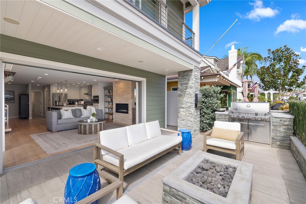 219 Diamond Avenue, Newport Beach CA 92662 - photo 2