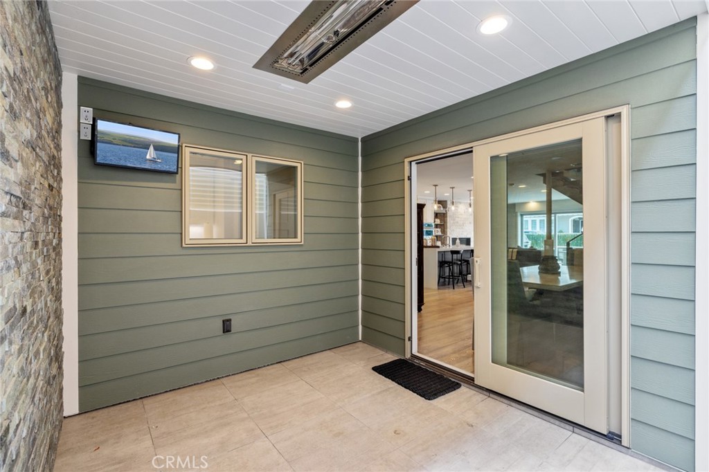 219 Diamond Avenue, Newport Beach CA 92662 - photo 17
