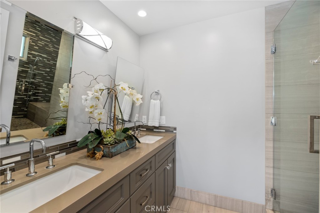 219 Diamond Avenue, Newport Beach CA 92662 - photo 24