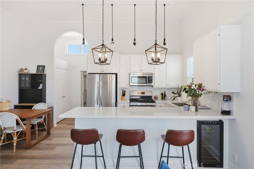 Unit D: Kitchen - 2202 W Oceanfront, Newport Beach CA 92663 - photo 16