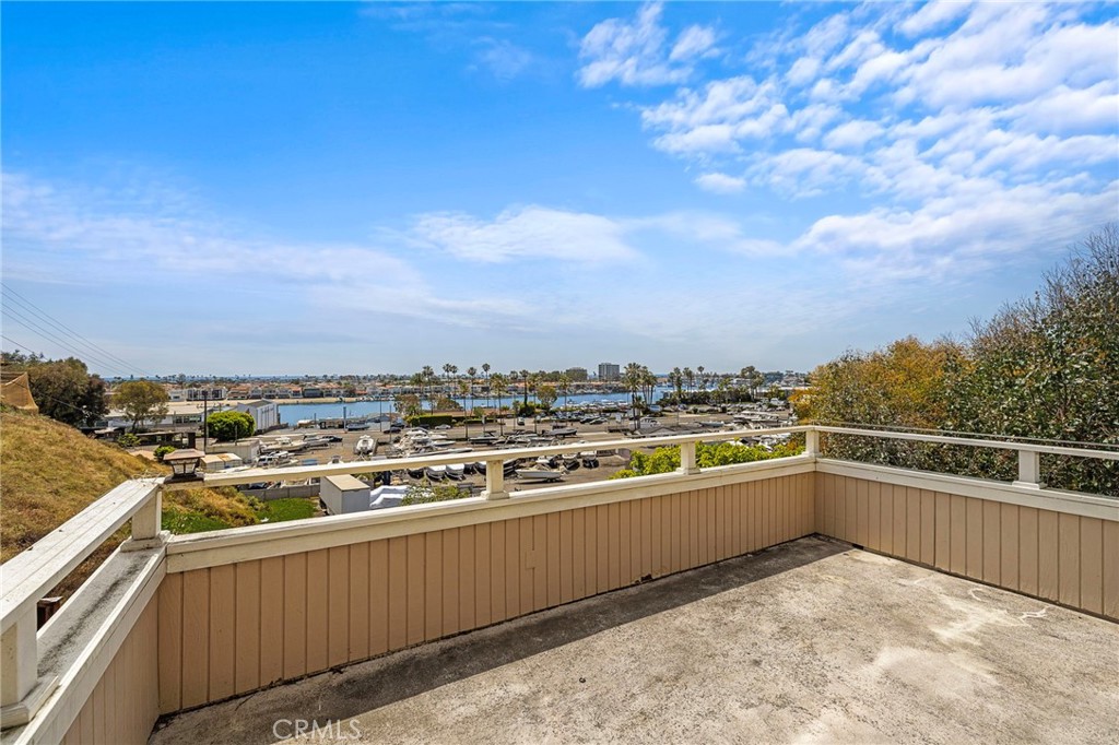 2209 Cliff Drive, Newport Beach CA 92663 - photo 15