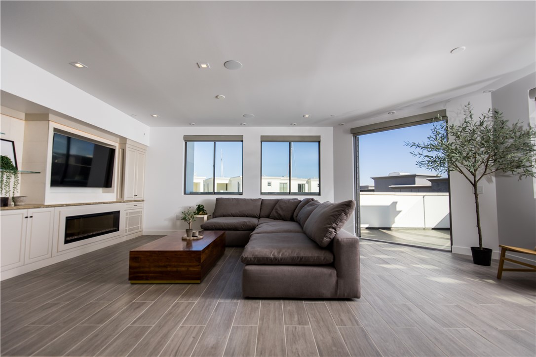 2210 Newport Boulevard 302, Newport Beach CA 92663 - photo 3
