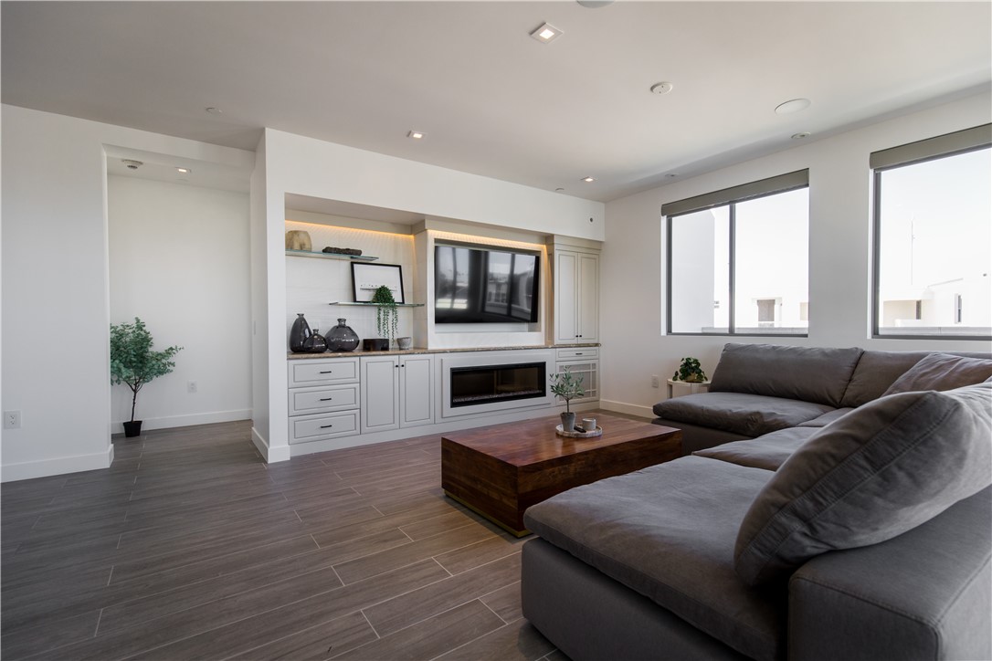 2210 Newport Boulevard 302, Newport Beach CA 92663 - photo 4