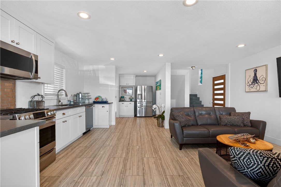 2212 W Oceanfront, Newport Beach CA 92663 - photo 15