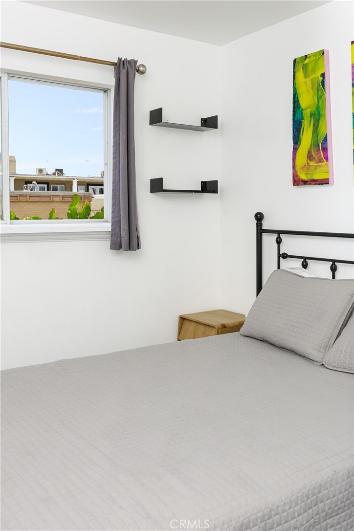 2214 W Oceanfront B, Newport Beach CA 92663 - photo 21