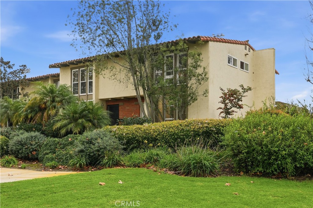 2225 Vista Huerta, Newport Beach CA 92660 - photo 1