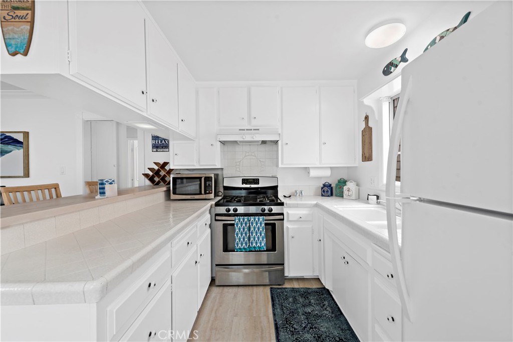 Upstairs back unit kitchen - 224 Amethyst, Newport Beach CA 92662 - photo 27