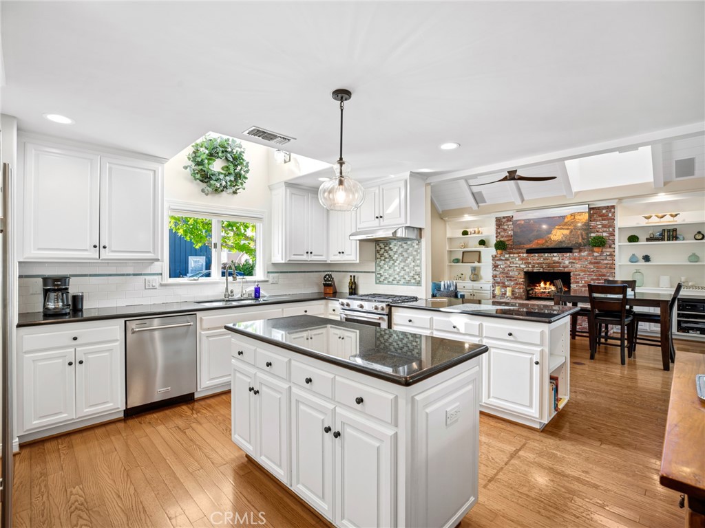 224 Coral, Newport Beach CA 92662 - photo 17