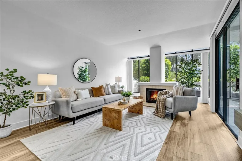 230 Lille 102, Newport Beach