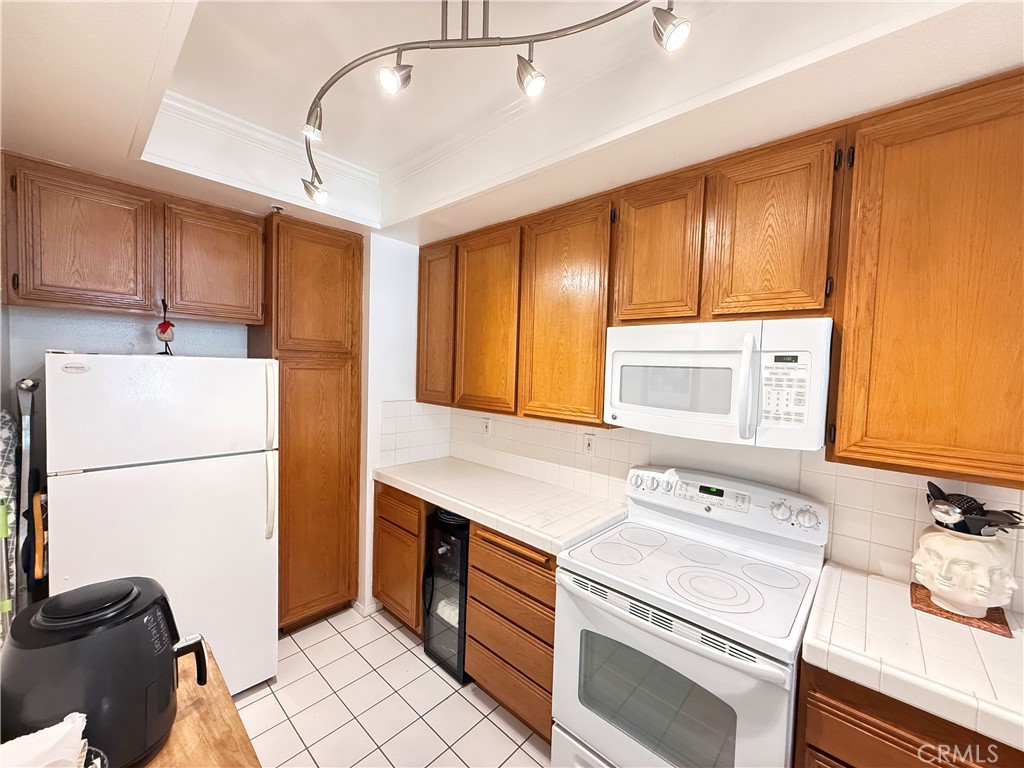 230 Lille 202, Newport Beach CA 92663 - photo 5