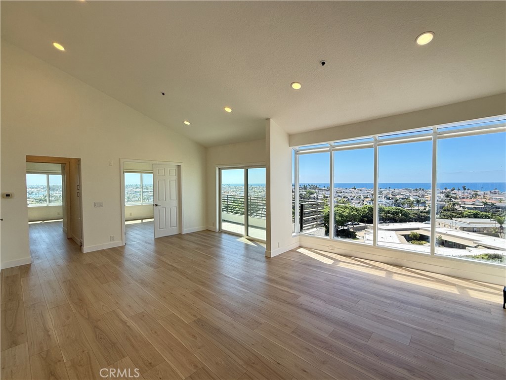 230 Lille Lane 308, Newport Beach CA 92663 - photo 3
