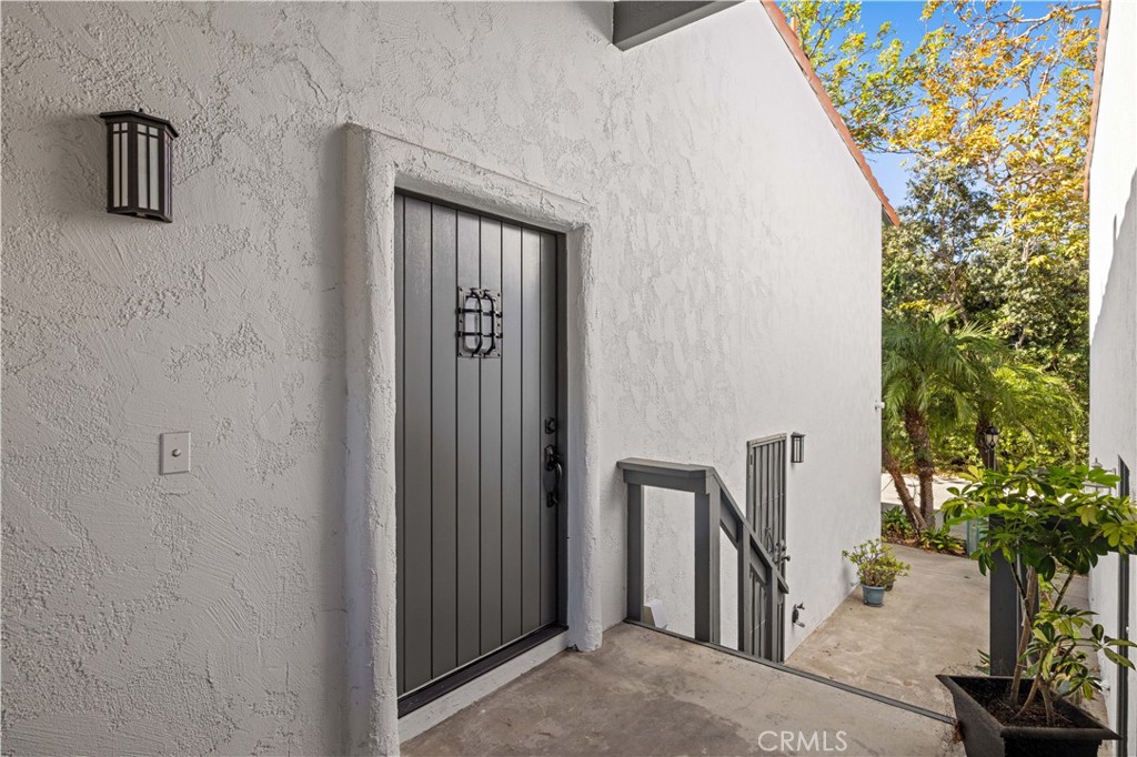 2333 Vista Huerta, Newport Beach CA 92660 - photo 3