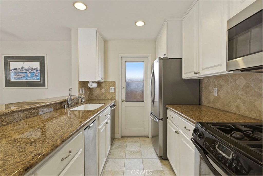 238 Walnut Street, Newport Beach CA 92663 - photo 9