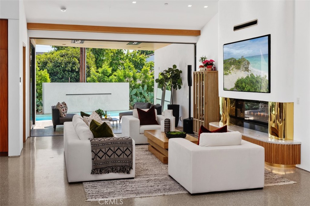 Seamless outdoor/indoor - 2398 Redlands Drive, Newport Beach CA 92660 - photo 6