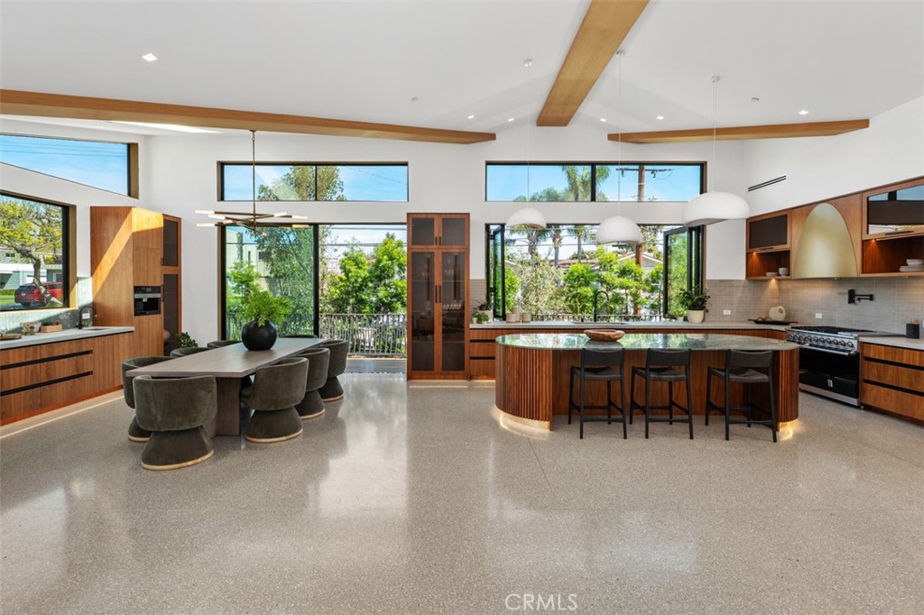 Kitchen and dining room with sliding door for seamless access to out door kitchen - 2398 Redlands Drive, Newport Beach CA 92660 - photo 9