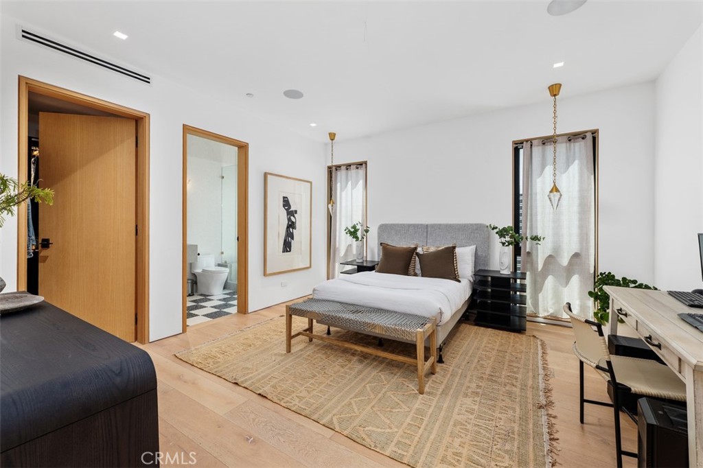Second bedroom on main level with beautiful light fixtures and en-suite - 2398 Redlands Drive, Newport Beach CA 92660 - photo 18