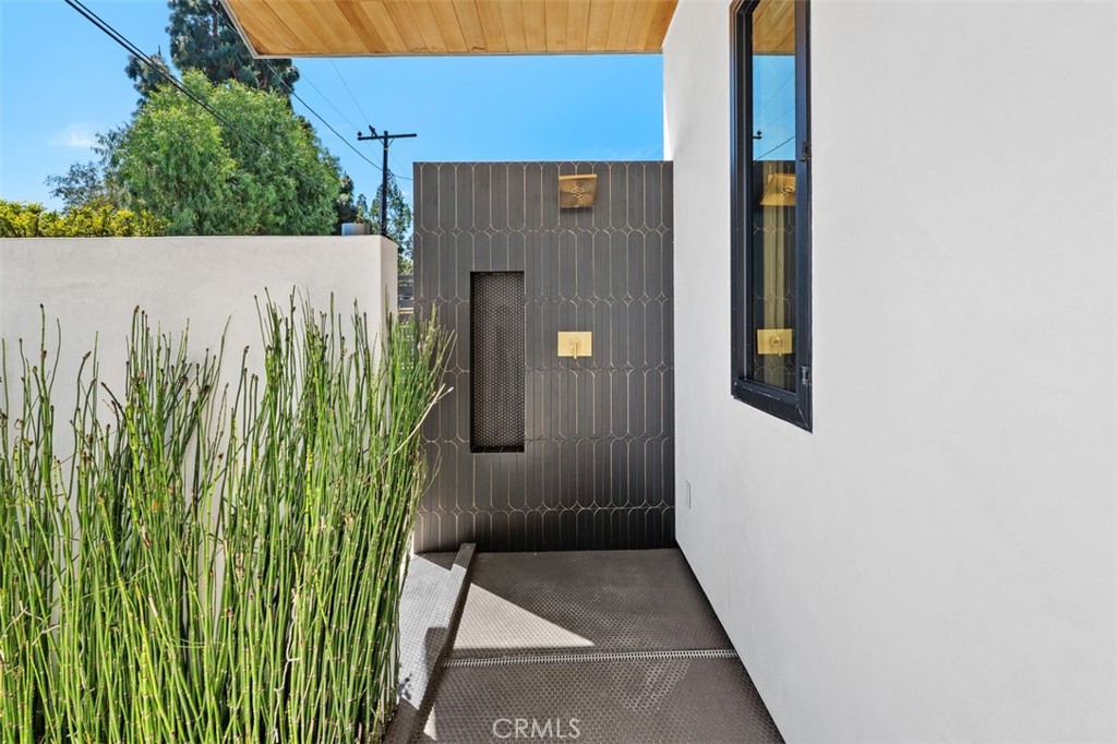 Beautiful outdoor shower - 2398 Redlands Drive, Newport Beach CA 92660 - photo 37