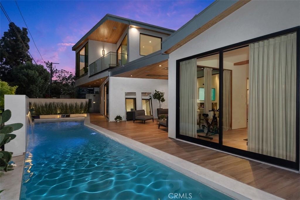 Heated pool equipped with sensors - 2398 Redlands Drive, Newport Beach CA 92660 - photo 44