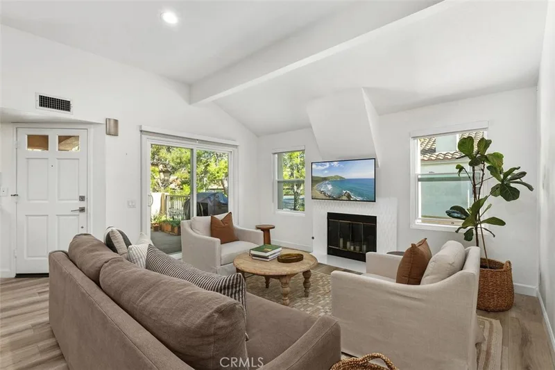 24 Corsica Drive, Newport Beach, CA 92660