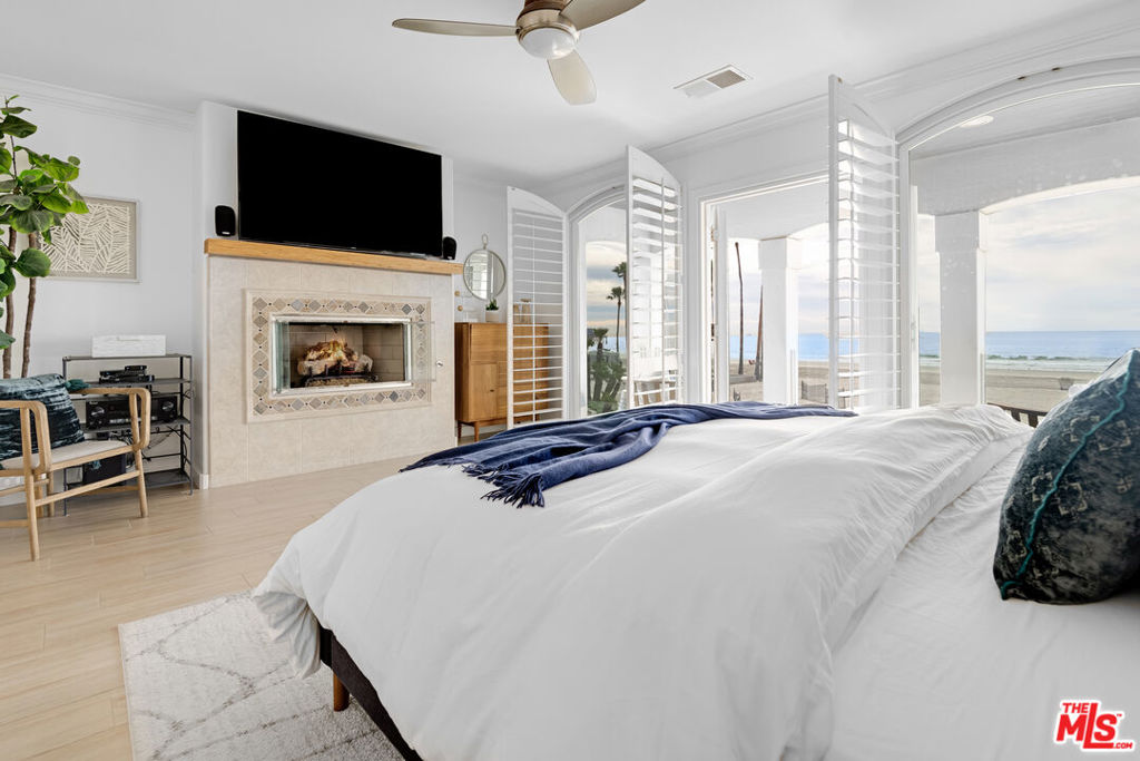 staged - 2400 W OCEANFRONT, Newport Beach CA 92663 - photo 8