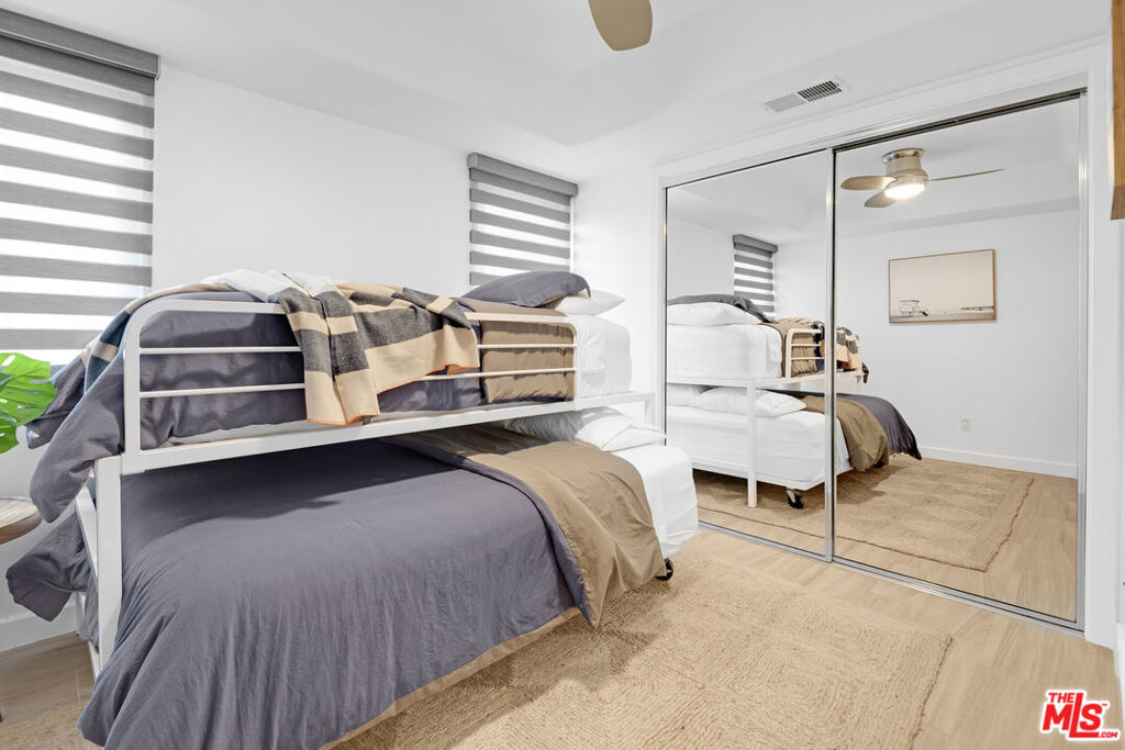 Queen bed now, no more bunks - 2400 W OCEANFRONT, Newport Beach CA 92663 - photo 14