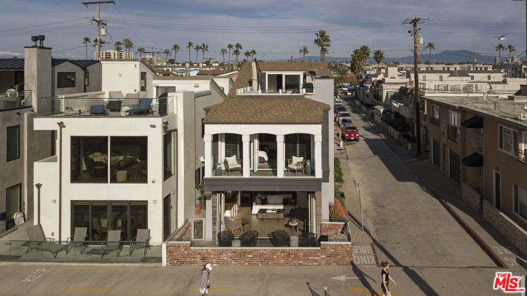 2400 W OCEANFRONT, Newport Beach CA 92663 - photo 18
