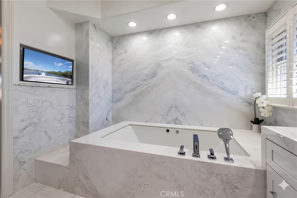 Master Suite Bath - 2401 Clay, Newport Beach CA 92663 - photo 14
